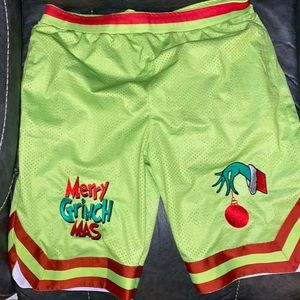 Grinch shorts in XL